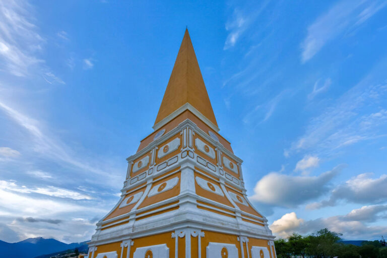 At the top of Outeiro, the Memória monument holds a double meaning. Built from stones of a medieval castle, it honor – hence "Memória" (meaning "memory") D. Pedro IV, a champion of the romantic and modern ideals of freedom.