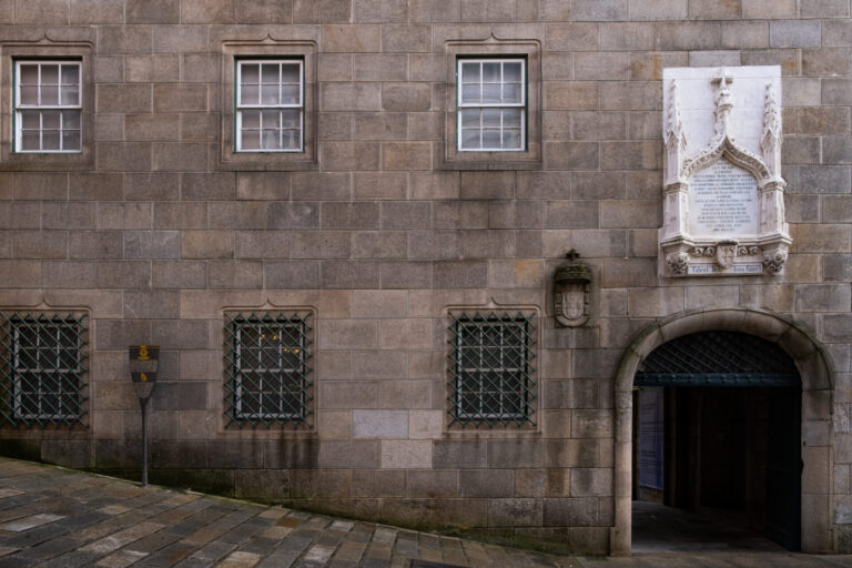 Believed to be the birthplace of Prince Henry the Navigator in 1394, the House of the Infante was originally a customs house. His birth sparked the dream of crossing oceans and connecting continents, laying the foundations for the first global network of trade and cultural exchange.